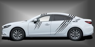 Kratzer Aufkleber als sportlicher und origineller Autostreifen in Schwarz auf weißem Mazda 6