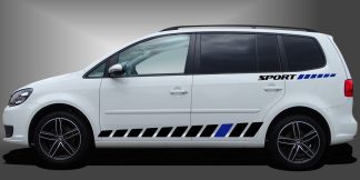 Racingstreifen fürs Auto in Schwarz und Blau auf weißem VW Touran