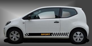 Rally Streifen am Auto in Schwarz und Dunkelgelb auf weißem VW UP