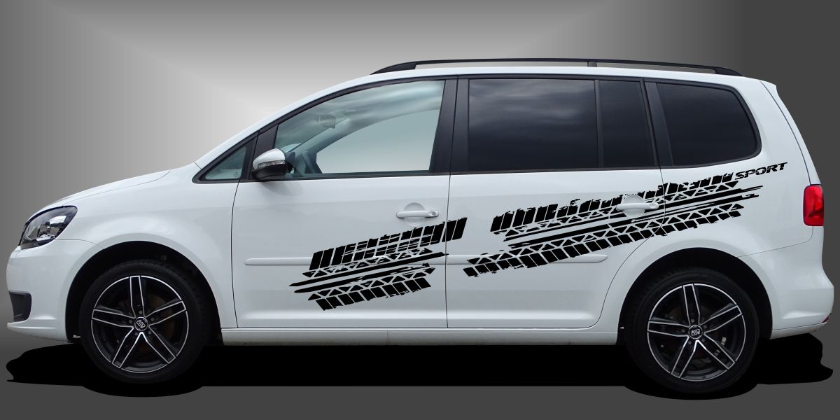 Reifenspur Sticker in Schwarz auf weißem VW Touran