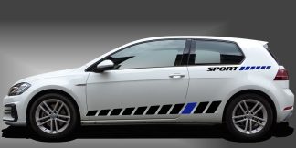 Rennstreifen fürs Auto in Schwarz und Blau auf weißem VW Golf 7