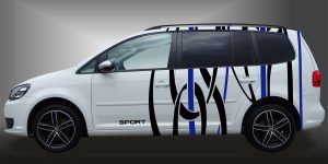 Seitenaufkleber Bus als sportlicher und kreativer Autosticker in Schwarz und Blau auf weißem VW Touran