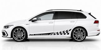 Seitenstreifen am Auto in Schwarz auf einem weißen Golf 8 Variant