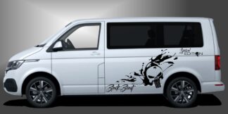 Skull Car Tattoo in Schwarz auf weißem VW T6