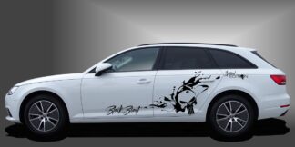 Skull Deko in Schwarz auf weißem Audi A4 Avant