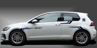 sportliche Seitenstreifen in Schwarz und Blau auf weißem VW Golf 7