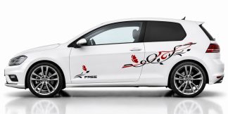 Sticker Blumen in Schwarz und Dunkelrot auf einem weißen VW Golf 7
