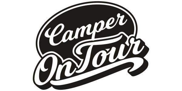 Sticker Camper on Tour als originelles und markantes Aufkleber-Motiv in Schwarz auf weißer glatter Fläche