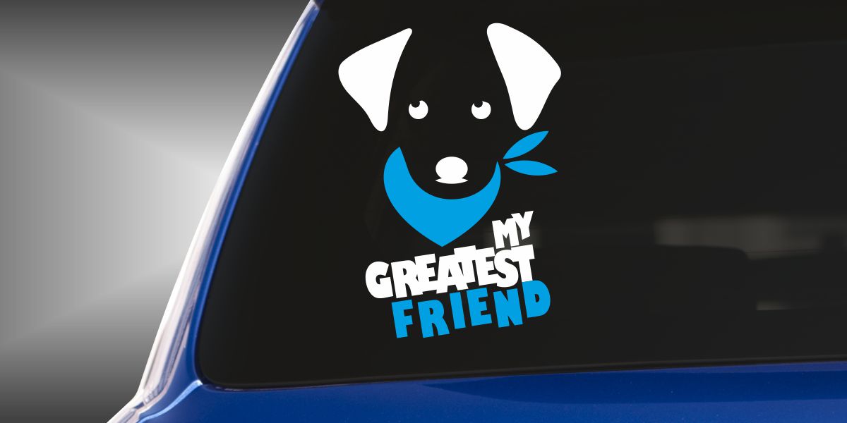 Sticker Hundeaufkleber als origineller und individueller Car-Sticker in Weiß und Hellblau auf schwarzer Heckscheibe
