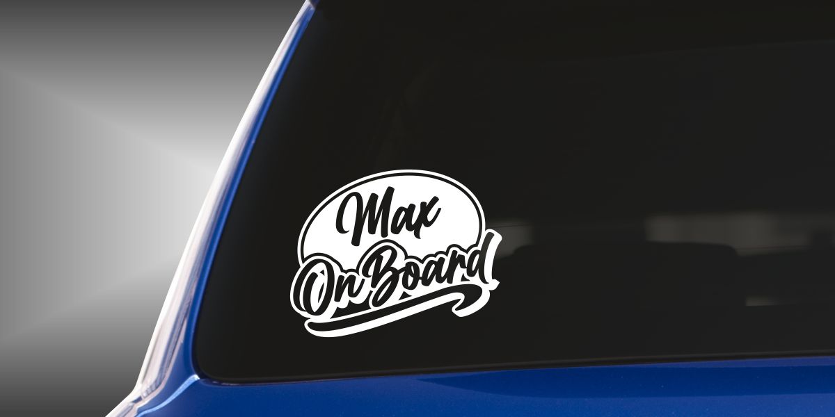 Sticker Max on Board als originelles und fantastisches Sticker-Motiv in Weiß auf schwarzer Heckscheibe