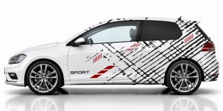 Streifen Auto in Schwarz und Dunkelrot auf einem weißen VW Golf 7