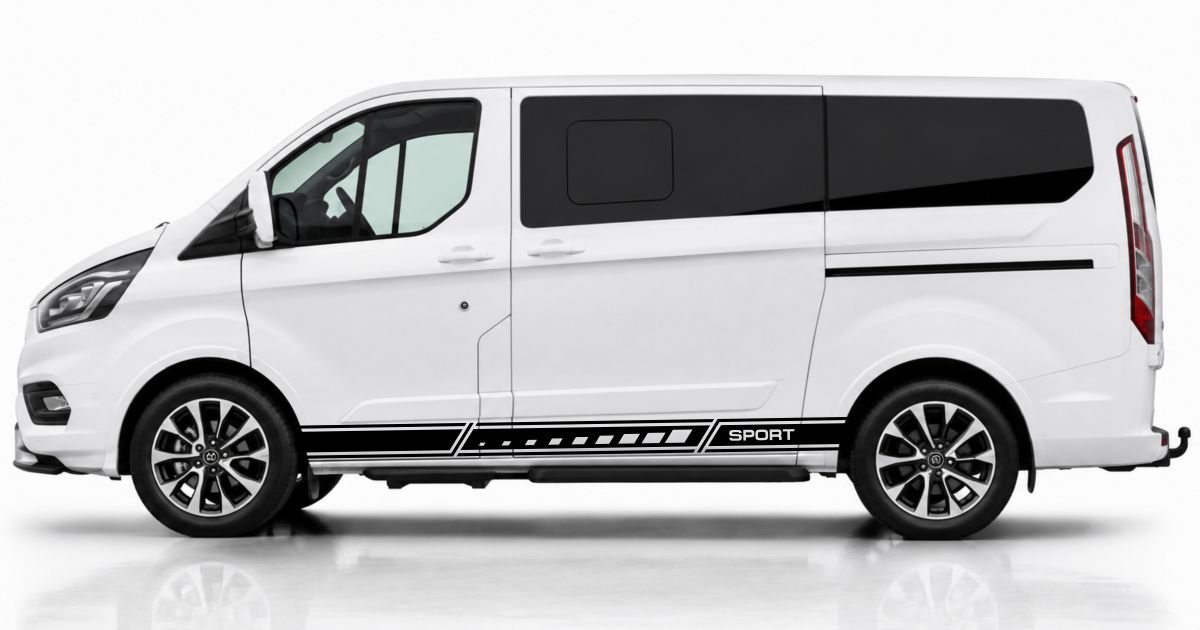 T6 Bus Rally in Schwarz auf einem weißen Ford Tourneo Custom