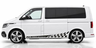 T6 Bus Tribal in Schwarz auf einem weißen VW T6