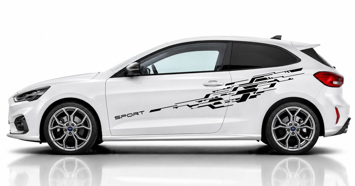 Top Autoaufkleber in Schwarz auf einem weißen Ford Focus