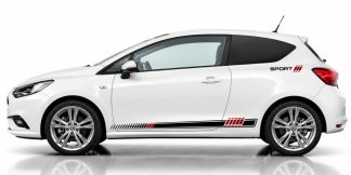 Tuning Streifen in Schwarz und Dunkelrot auf einem weißen Opel Corsa