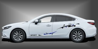 Vinyl Tuning in Schwarz und Blau auf weißem Mazda 6