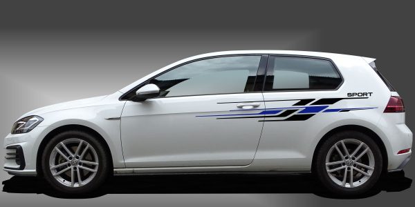 Zierstreifen in Schwarz und Blau auf weißem VW Golf 7