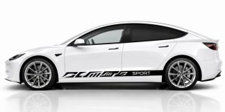 Zierstreifen Seitenstreifen in Schwarz auf einem weißen Tesla Model 3
