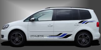 Zierstreifen Tuning in Schwarz und Blau auf weißem VW Touran